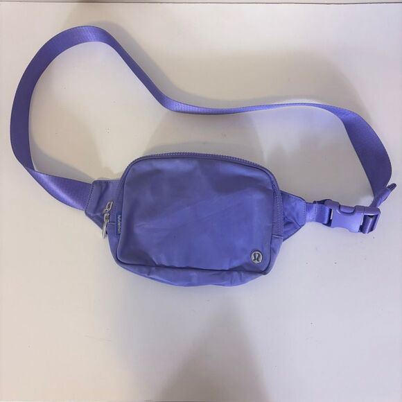 Lululemon Purple Everywhere Bag 2L Fanny Pack Belt Bag - Picture 1 of 9